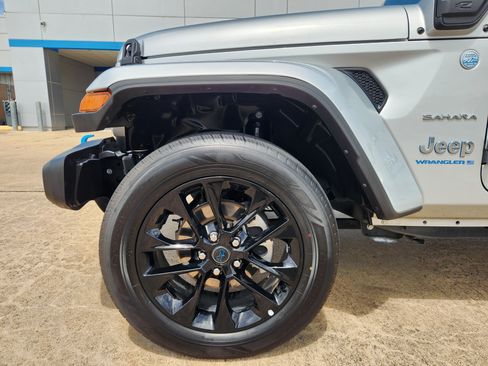 Used 2024 Jeep Wrangler Unlimited Sahara AWD/4WD image 9