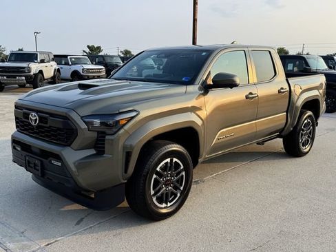 Used 2025 Toyota Tacoma TRD Sport w/ TRD Sport Premium Package AWD/4WD image 14