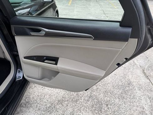 Used 2019 Ford Fusion SEL image 25