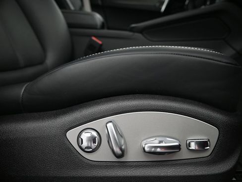 Certified 2024 Porsche Macan Turbo AWD/4WD image 15