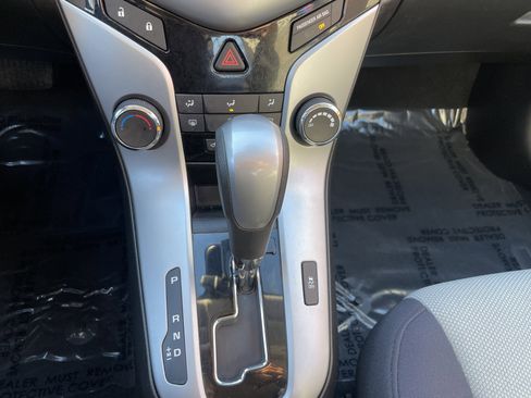 Used 2014 Chevrolet Cruze LS image 18