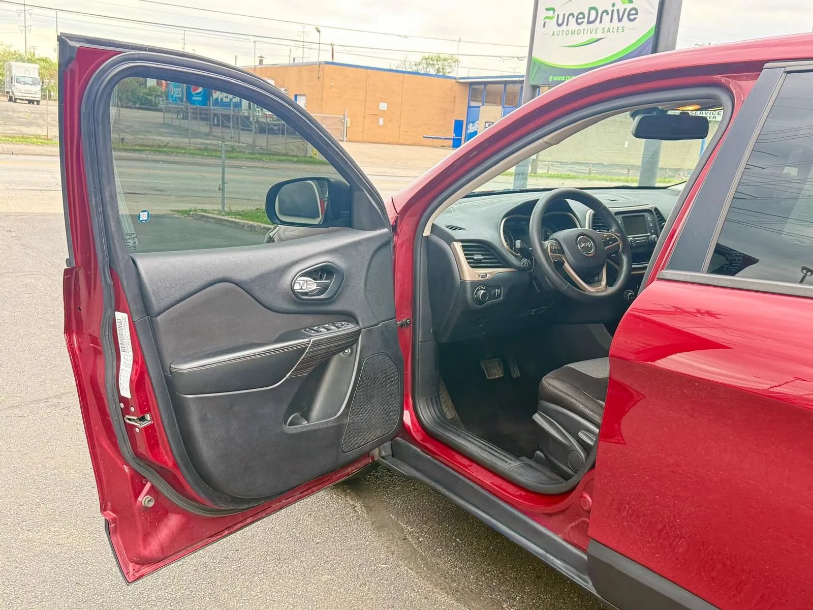 Used 2014 Jeep Cherokee Sport FWD image 14