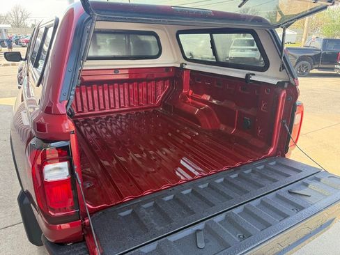 Used 2026 GMC Canyon AT4 w/ Technology Plus Package image 9