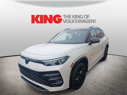 New 2025 Volkswagen Tiguan SE R-Line image 3