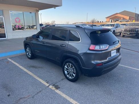 Used 2019 Jeep Cherokee Latitude Plus w/ Comfort/Convenience Group image 5