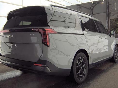 Used 2025 Kia Carnival SX FWD image 3