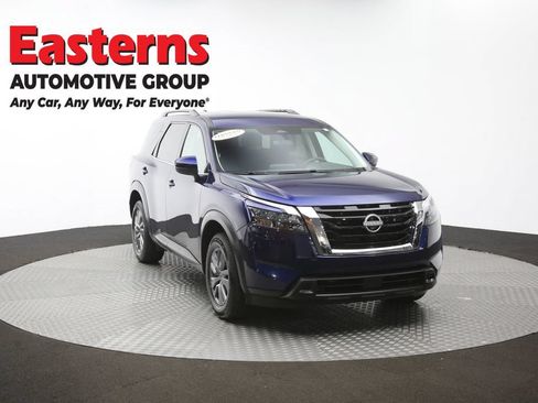 Used 2025 Nissan Pathfinder SV FWD image 50
