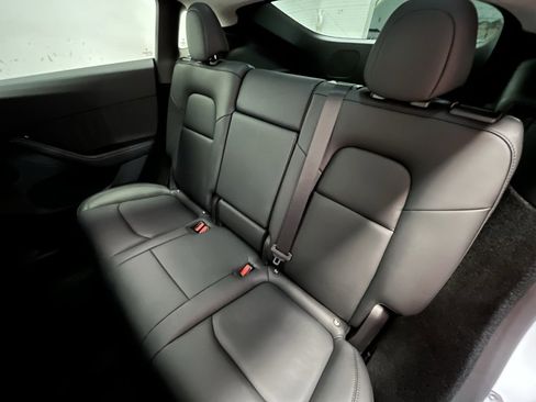 Used 2023 Tesla Model Y Long Range image 14