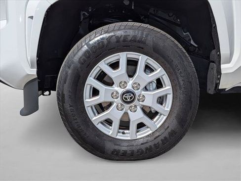 Certified 2025 Toyota Tacoma SR5 AWD/4WD image 22