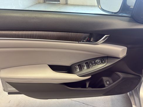 Used 2018 Honda Accord EX image 15