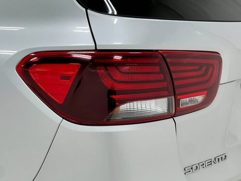 Used 2019 Kia Sorento EX AWD/4WD image 37