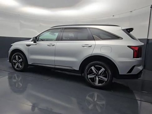 Used 2022 Kia Sorento S w/ Panoramic Sunroof Package FWD image 6