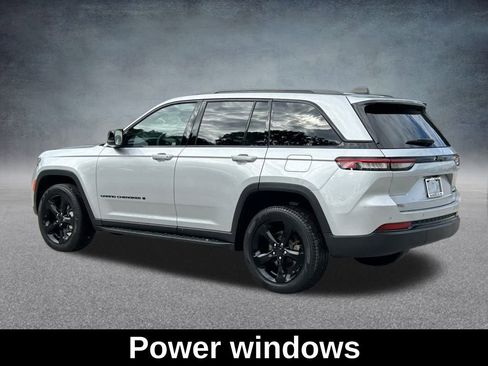 Certified 2024 Jeep Grand Cherokee Limited w/ Black Appearance Package image 9