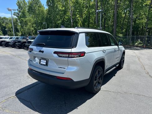 Used 2025 Jeep Grand Cherokee L Limited w/ Luxury Tech Group II AWD/4WD image 9