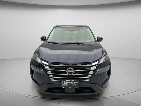 Used 2024 Nissan Rogue SV AWD/4WD image 2