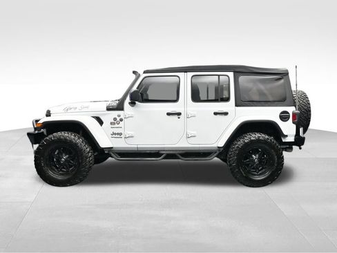 Used 2021 Jeep Wrangler Unlimited Sahara AWD/4WD image 2