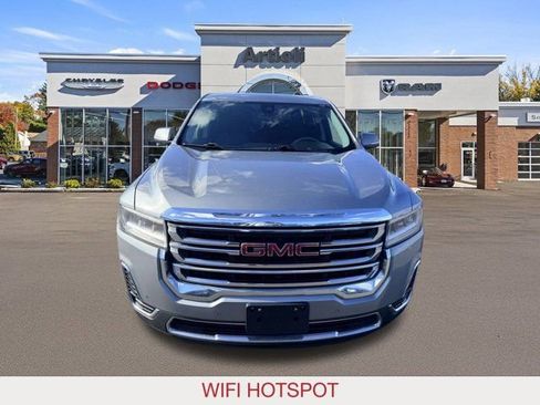 Used 2023 GMC Acadia SLE image 3