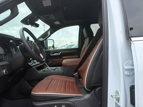 New 2026 GMC Sierra 3500 Denali Ultimate w/ LPO, Black Badging Package AWD/4WD image 13