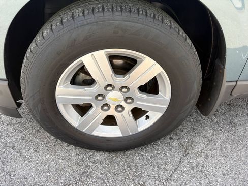 Used 2009 Chevrolet Traverse LT FWD image 8