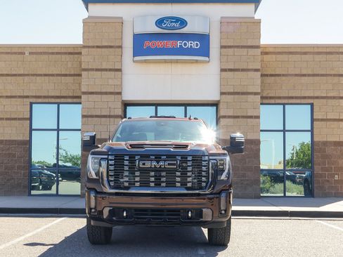 Used 2024 GMC Sierra 3500 Denali Ultimate AWD/4WD image 3