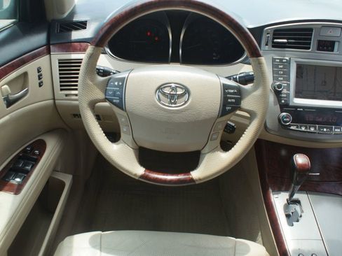 Used 2011 Toyota Avalon Limited FWD image 5