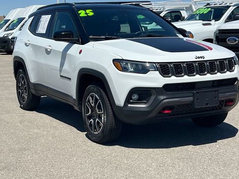 Certified 2025 Jeep Compass Trailhawk AWD/4WD image 10