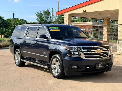 Used 2018 Chevrolet Suburban LT w/ LT Signature Package RWD image 7