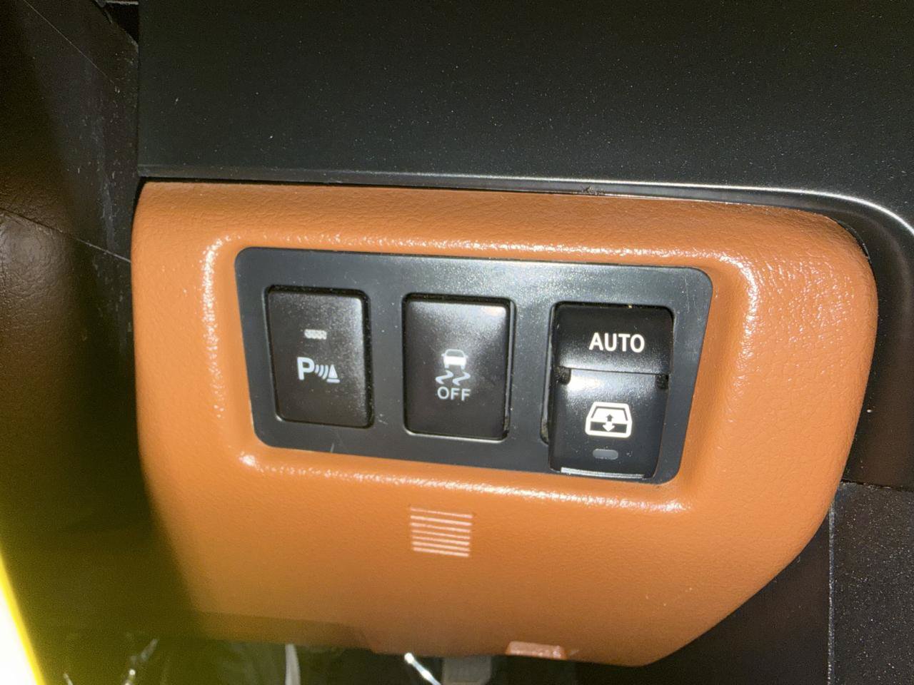 Used 2018 Toyota Sequoia Platinum w/ Carpet Mat Package AWD/4WD image 32