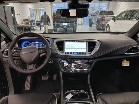 New 2026 Chrysler Pacifica Limited w/ S Appearance Package AWD/4WD image 30