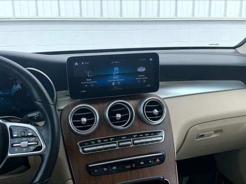 Used 2022 Mercedes-Benz GLC 300 4MATIC w/ Premium Package Lite image 38