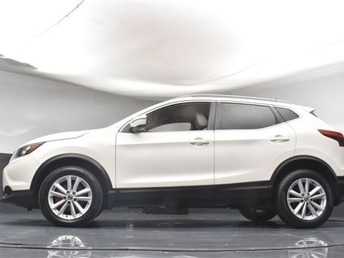 Used 2019 Nissan Rogue Sport SV image 34