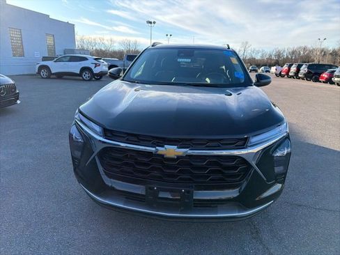 Used 2025 Chevrolet Trax LT w/ LT Convenience Package image 4