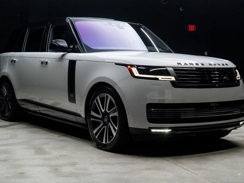 Used 2023 Land Rover Range Rover SV AWD/4WD image 10