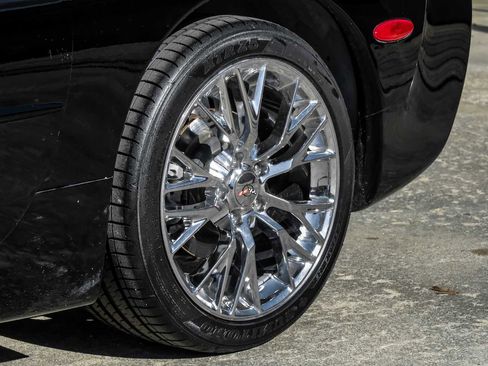 Used 2004 Chevrolet Corvette Coupe w/ Roof Package image 43