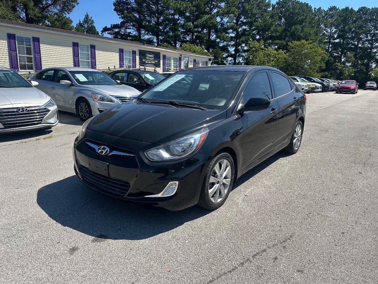 Used 2012 Hyundai Accent GLS w/ Premium Pkg 3 FWD image 1