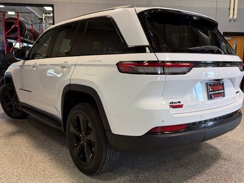 Used 2024 Jeep Grand Cherokee Limited w/ Luxury Tech Group II AWD/4WD image 4