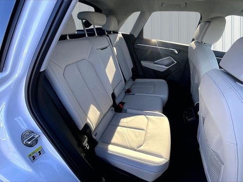 New 2025 Audi Q3 2.0T Premium image 10