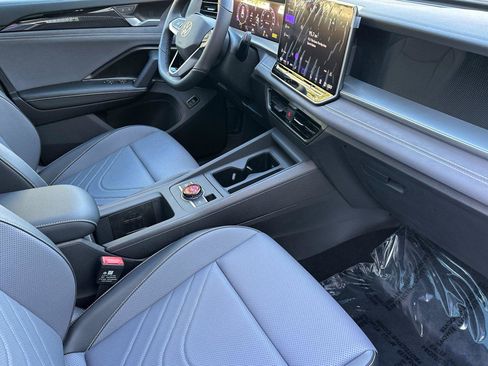 New 2026 Volkswagen Tiguan SE R-Line FWD image 15