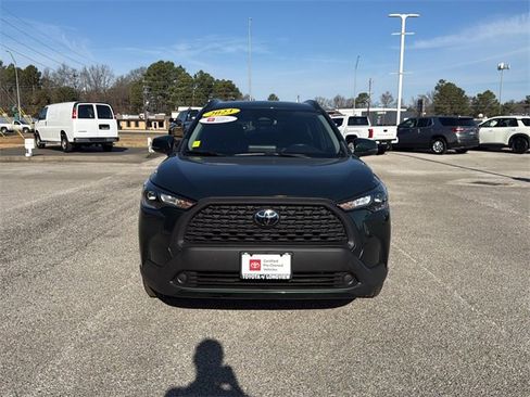 Certified 2023 Toyota Corolla Cross LE image 8