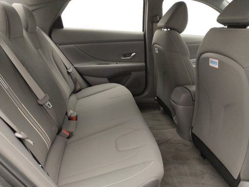 Used 2024 Hyundai Elantra SEL FWD image 19