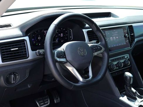 Used 2022 Volkswagen Atlas SEL R-Line AWD/4WD image 2
