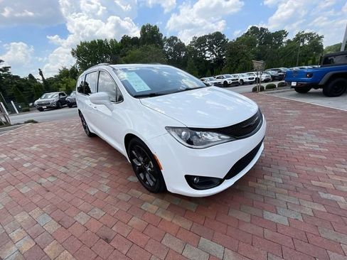 Used 2018 Chrysler Pacifica Touring Plus w/ S Appearance Package FWD image 38
