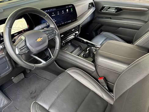Used 2025 Chevrolet Suburban Premier image 10