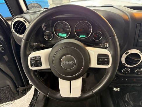 Used 2015 Jeep Wrangler Unlimited Sahara w/ Quic Order Package 23X image 29