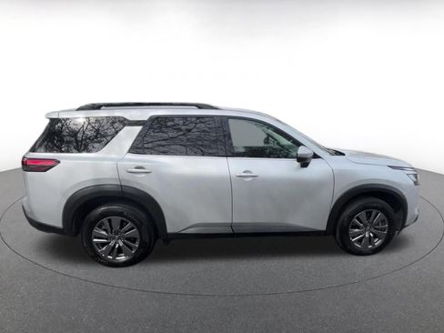 Used 2025 Nissan Pathfinder SV image 16
