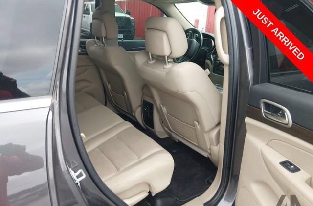 Used 2016 Jeep Grand Cherokee Laredo w/ Quick Order Package 23E AWD/4WD image 5