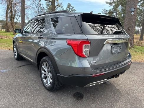 Used 2022 Ford Explorer XLT w/ Equipment Group 202A image 5