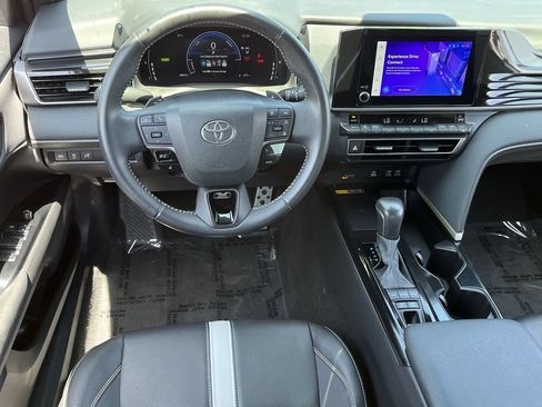Used 2025 Toyota Camry SE FWD image 10