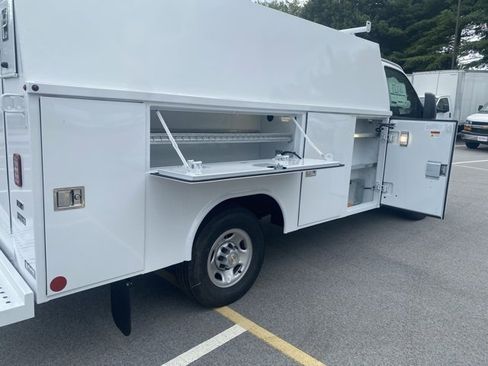 New 2025 Chevrolet Express 3500 w/ Power Convenience Package image 12