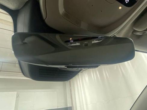 Certified 2025 Volvo XC40 B5 Ultra image 28